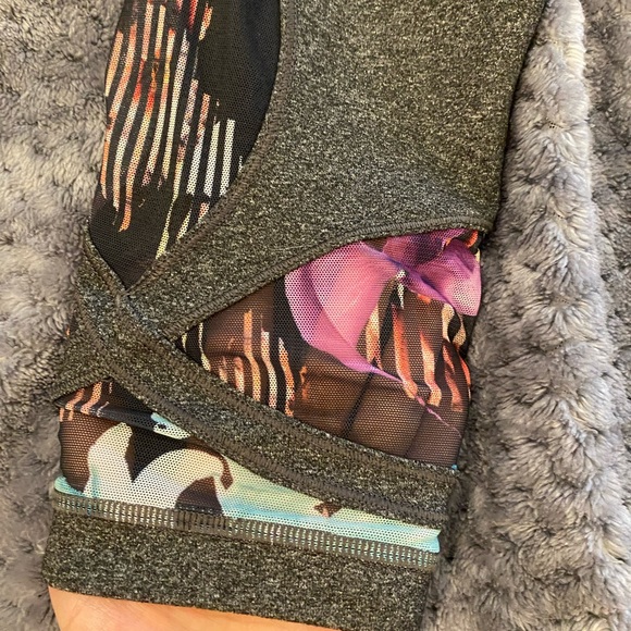 Like New adorable grey and floral Calia leggings szM - Picture 4 of 11